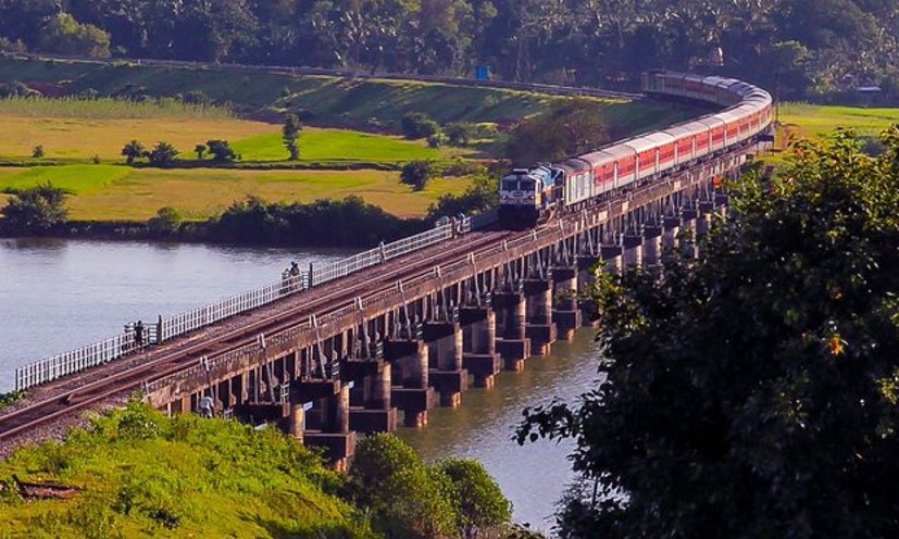 Aghanashini-river-Uttara-Kannada-r-Kumta-Railway-station-Konkan-Railway