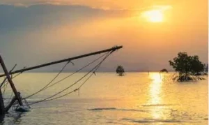 River-boat-capsize-lake-sunset-fishing