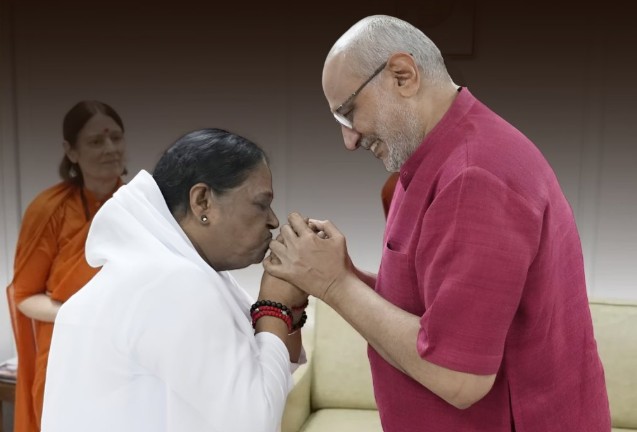 C-P-Radhakrishnan-Mata-Amritanandamayi-
