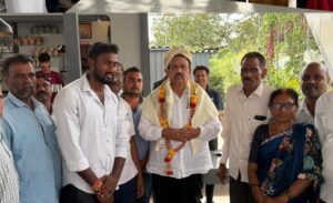 Hassan-Farmers-honour-Gadag-MLA-CC-Patil