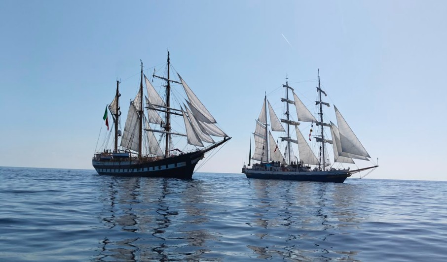 INDIAN-NAVAL-SHIP-SUDARSHINI-SAILS-INTO-LIVORNO
