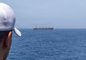 Hormuz-Ports-Ship-Us-Defence-sea-2