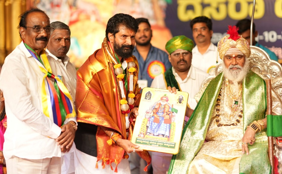 Jamakhandi-Basavanna-Temple-in-Kadapatti-Sharannavaratri-Dasara-CT-Ravi