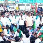 Mandya-Farmers-Protest-Sugarcane-issue-Cheluvarayaswamy